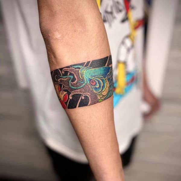 Tattoo vòng tay cá chép hoa sen