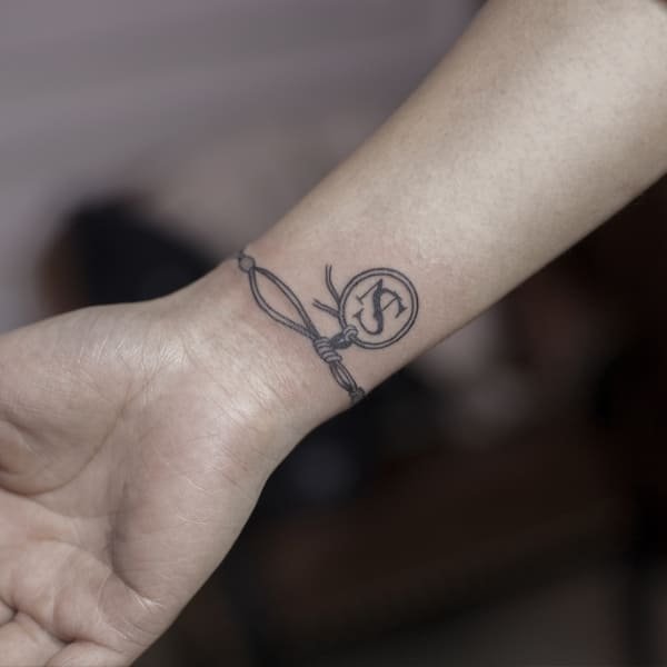 Tattoo vòng tay may mắn