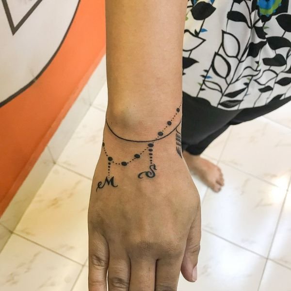 Tattoo vòng tay nốt nhạc