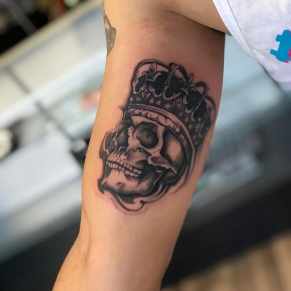 Tattoo vương miện đầu lâu