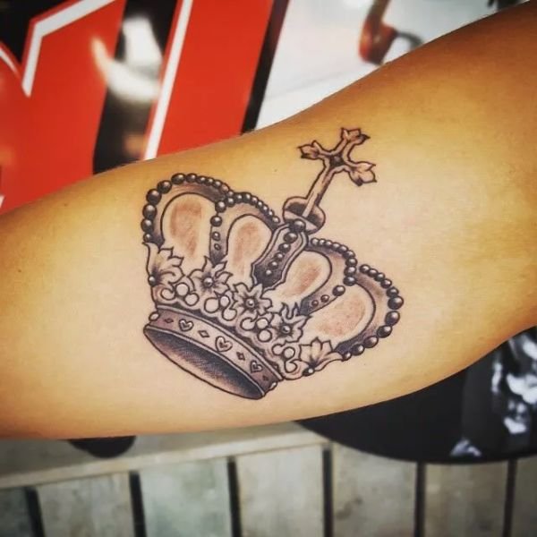 Tattoo vương miện hoàng đế