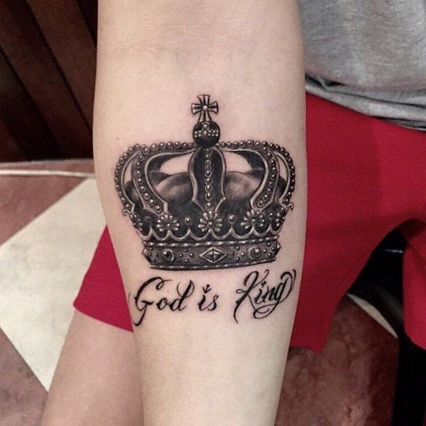 Tattoo vương miện ở cánh tay đẹp