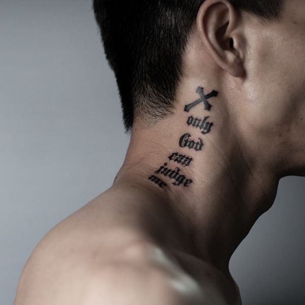 Tattoo hình xăm chữ ở cổ đẹp cho nam