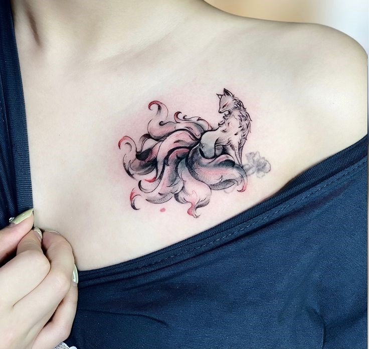 hình tattoo cáo chín đuôi trước ngực