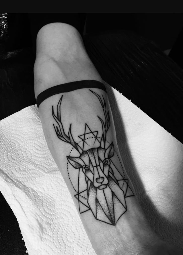 hình tattoo hươu phong cách geometric