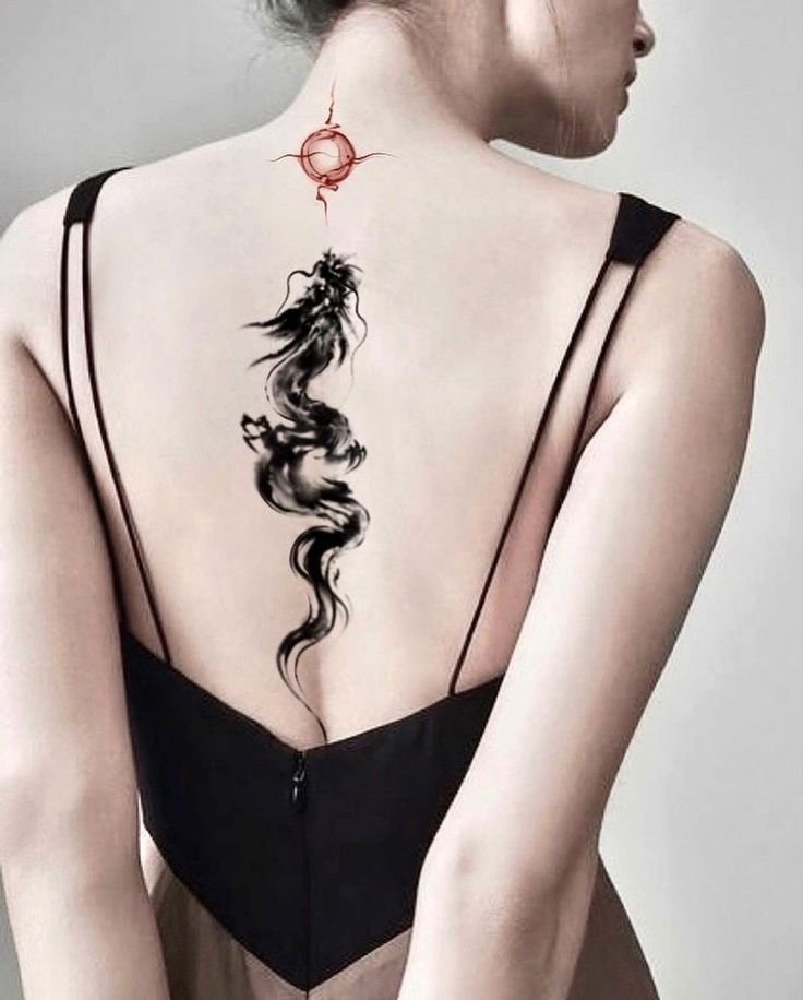 hình tattoo rồng hướng đến nhật thực trên lưng