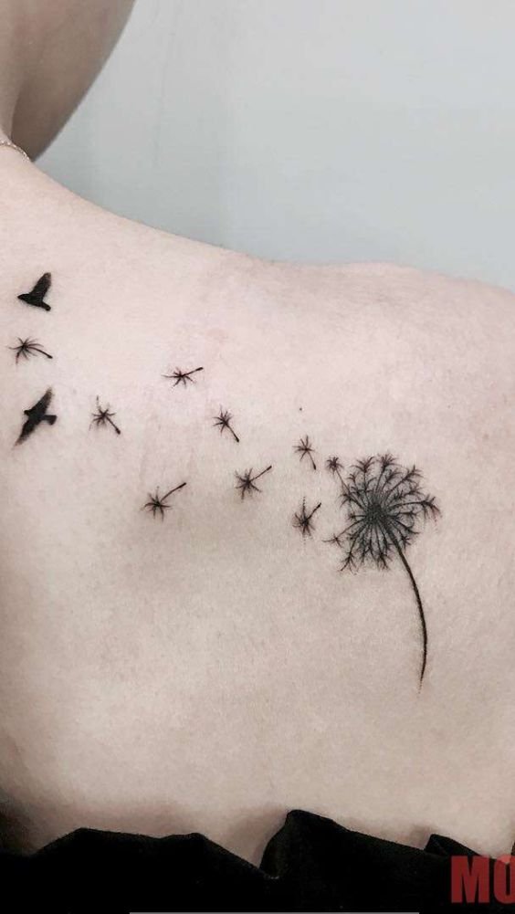 tattoo bồ công anh mini ở sau vai