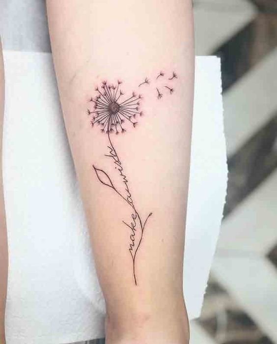 tattoo loài hoa tự do ở tay kèm chữ cho nữ