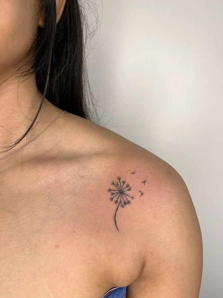 mẫu tattoo loài hoa nhẹ nhàng ở vai mini cực xinh