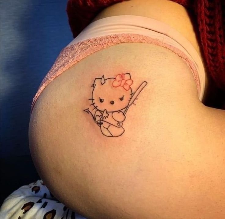 hình xăm hello kitty sau mông