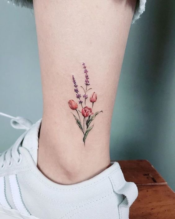 hình xăm mini hoa tulip và hoa oải hương