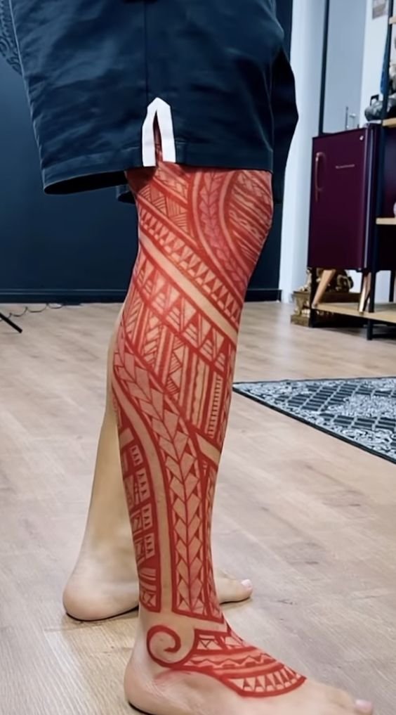 hình xăm hoa văn màu đỏ hình xăm hoa văn màu đỏ