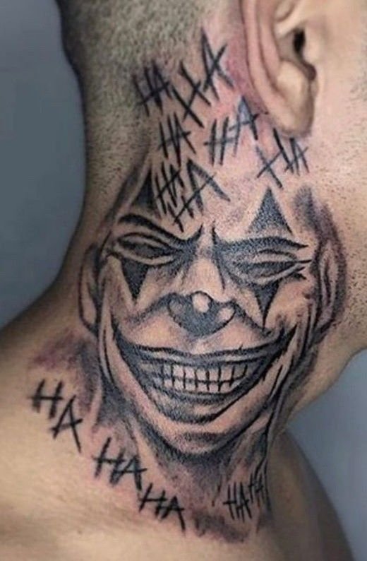 hình xăm joker trên cổ cực độc đáo