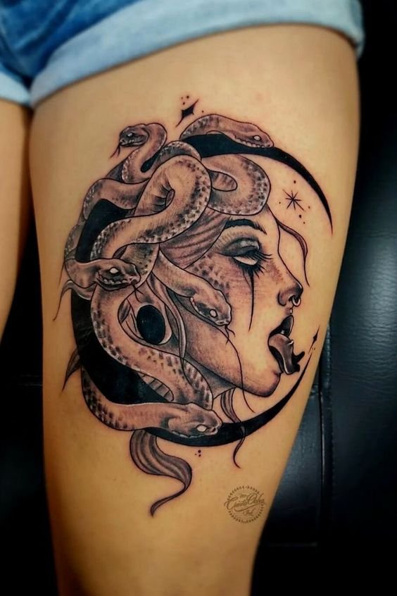 hình xăm medusa cực đẹp ở đùi mẫu 9