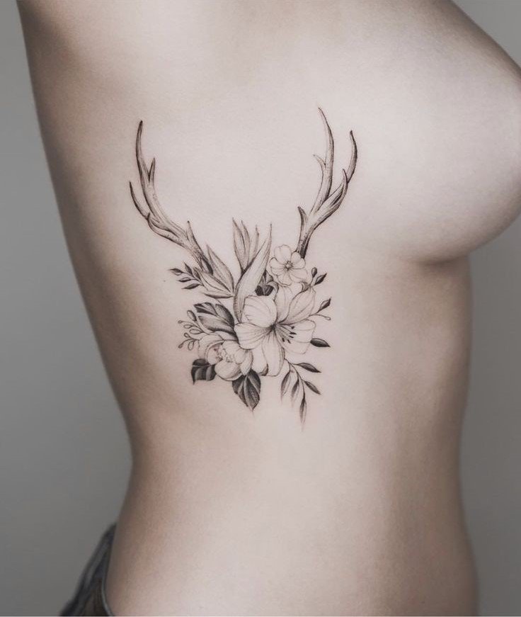 hút mắt với mẫu tattoo sừng hươu độc đáo