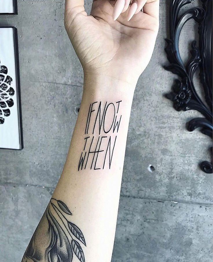 khám phá vẻ đẹp mẫu tattoo chữ trên cổ tay