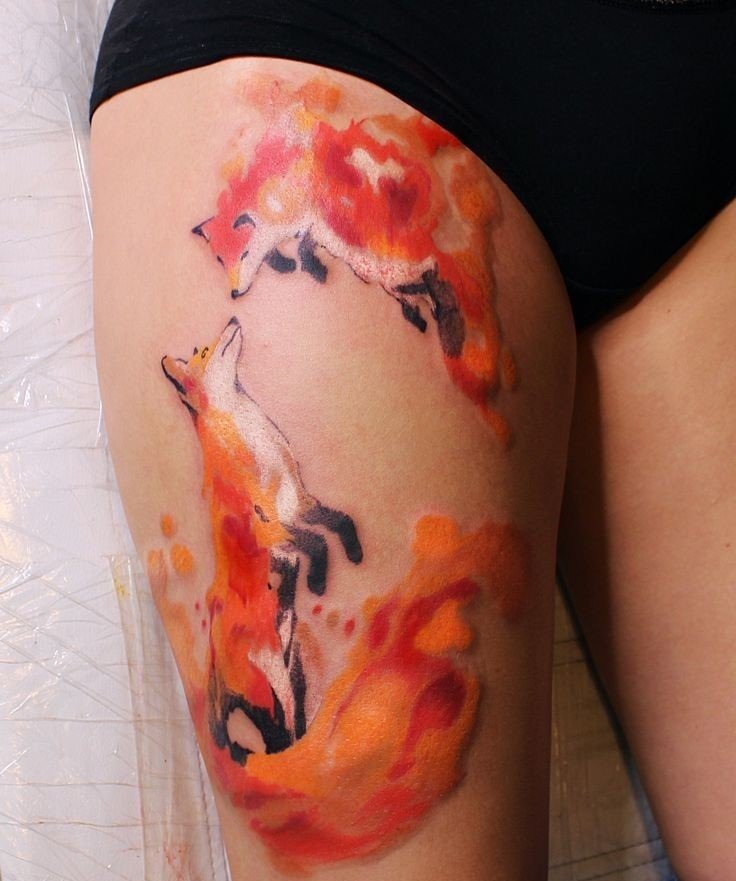 Tattoo mẫu con cáo trên bắp đùi thời thượng