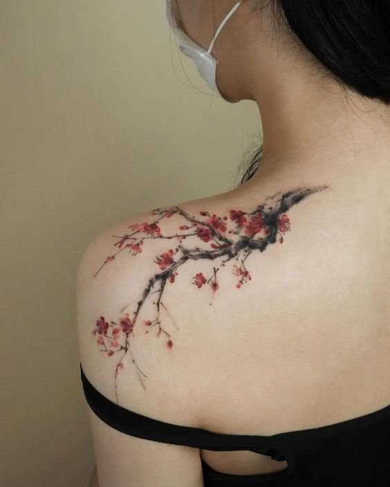 Mẫu tattoo hoa trên vai cực nét