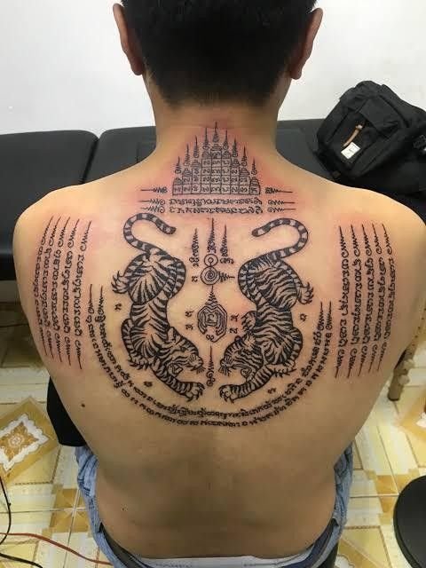 Một mẫu tattoo chữ Khmer có hình con hổ