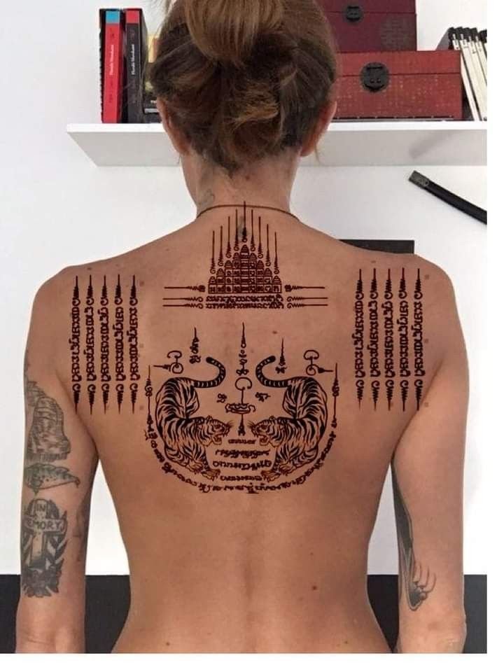 Tattoo chữ Khmer phía sau lưng