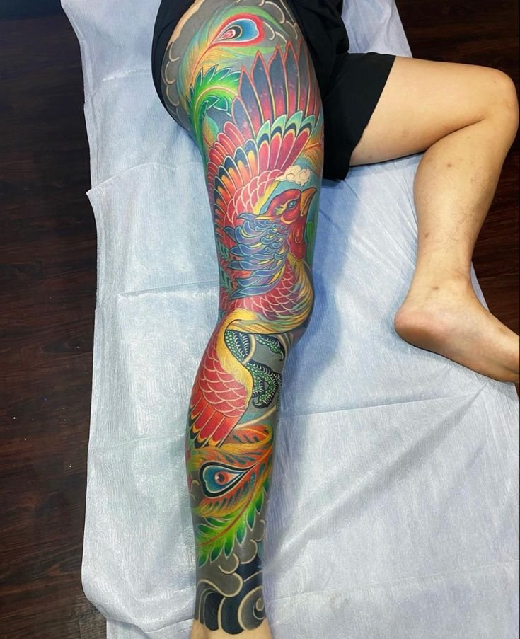 mẫu tattoo con công đầy màu sắc