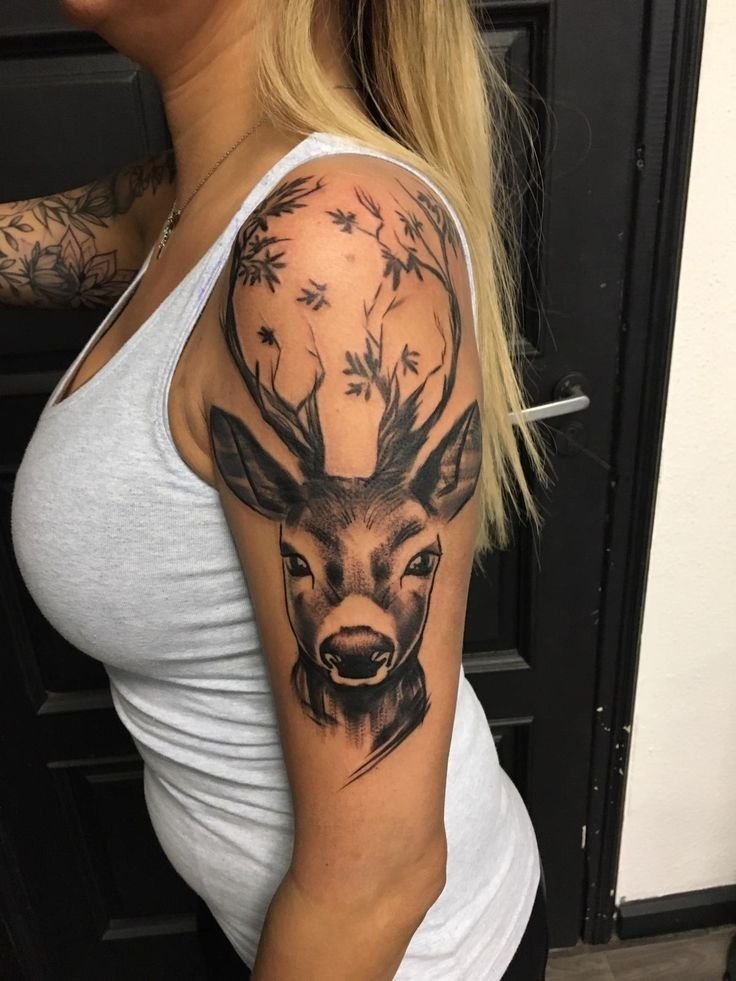 mẫu tattoo con hươu trên bắp tay