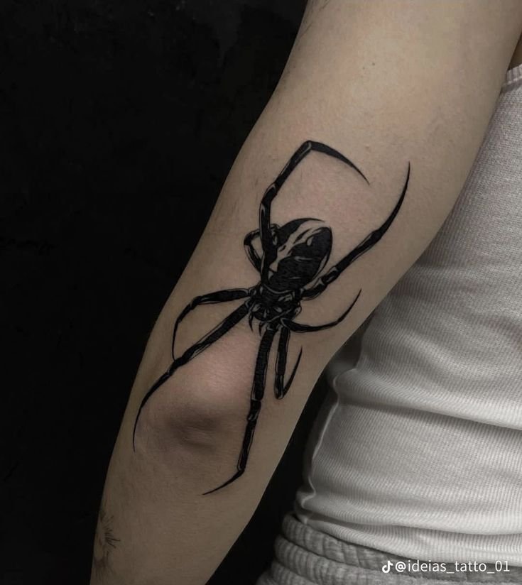 mẫu tattoo con nhện cho khách nữ cá tính