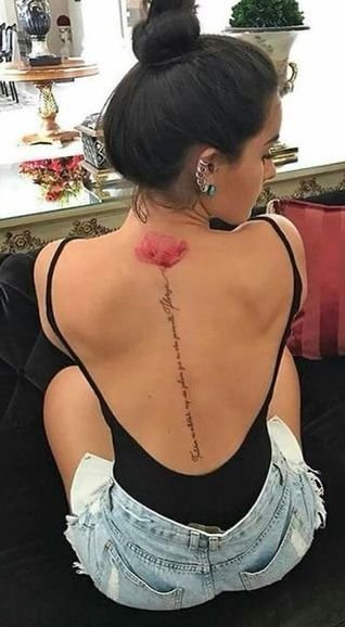 hình tattoo nổi bật cho nữ trên lưng