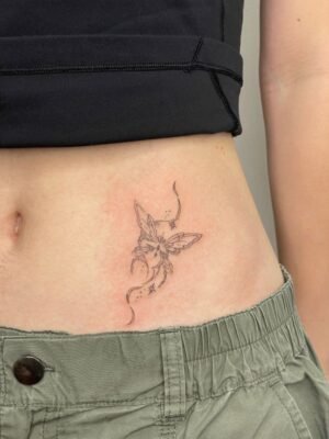 tattoo đơn giản dễ thực hiện ở hông