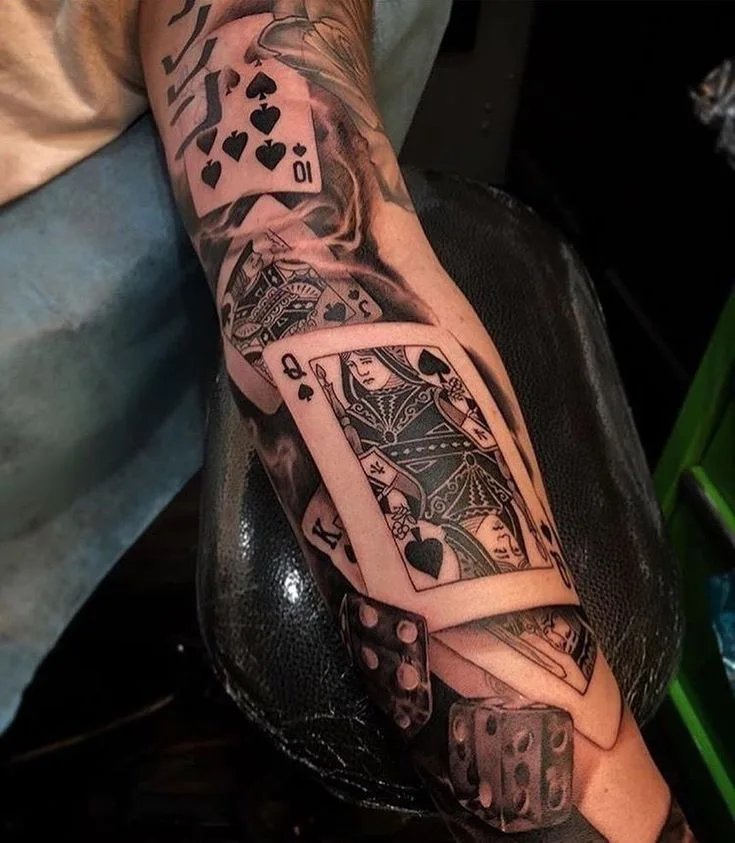 Mẫu tattoo toàn bộ cánh tay với lá bài Mẫu tattoo toàn bộ cánh tay với lá bài