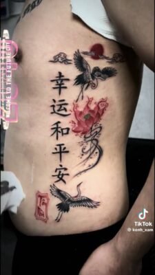một tác phẩm nghệ thuật sống động bên hông
