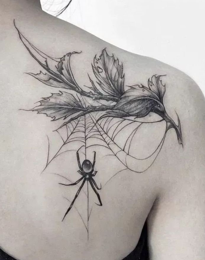 nghệ thuật tattoo con nhện sau vai