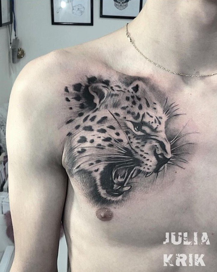 phá cách với mẫu tattoo báo đốm trước ngực