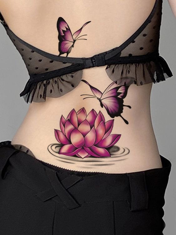 tatto hoa sen màu đỏ siêu bắt mắt