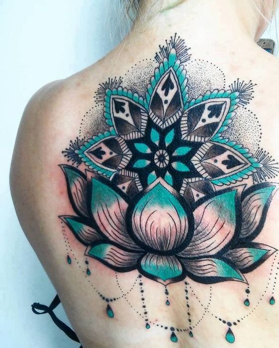 tatto hoa sen màu xanh phong thủy