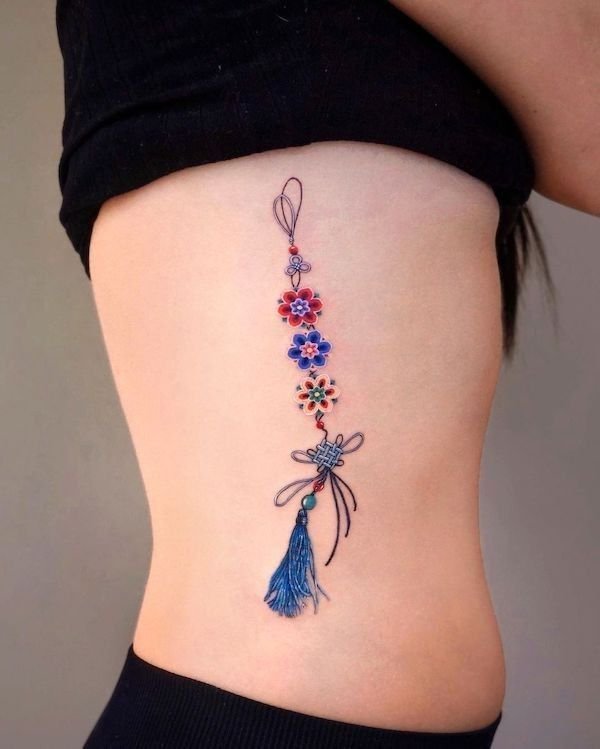 tattoo ở mạn sườn siêu tinh tế và giản dị