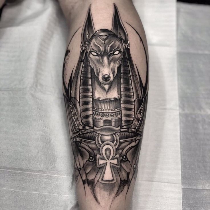 tattoo anubis chất ở chân