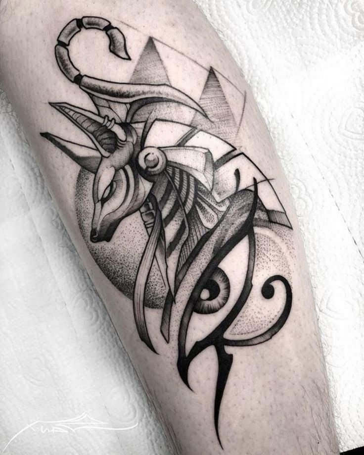 tattoo anubis đơn giản ở chân cho nam