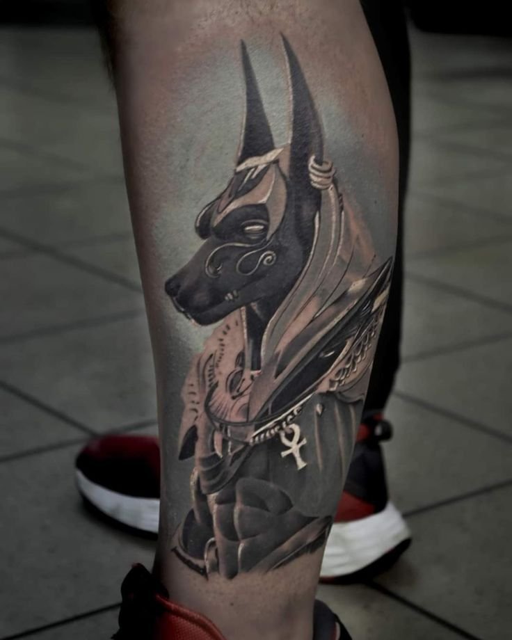 tattoo anubis ngầu ở chân