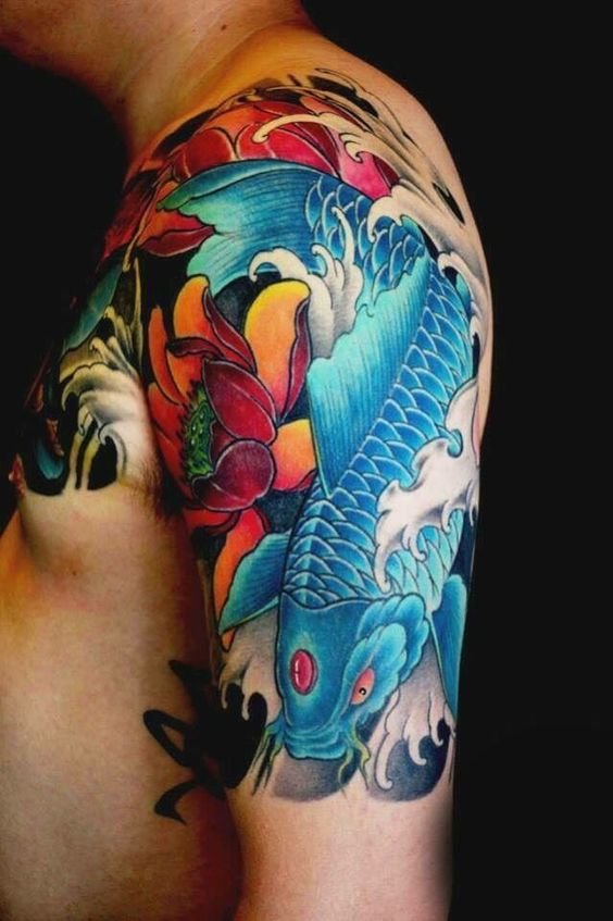 tattoo xanh cá chép phối hoa sen đỏ cực đẹp