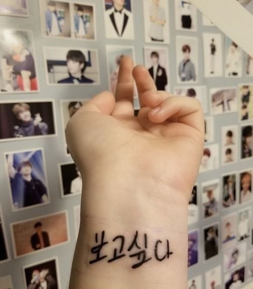 tattoo chữ hàn quốc cực nghệ thuật trên cổ tay