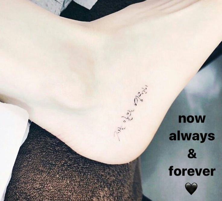 tattoo chữ hàn quốc mini ở chân