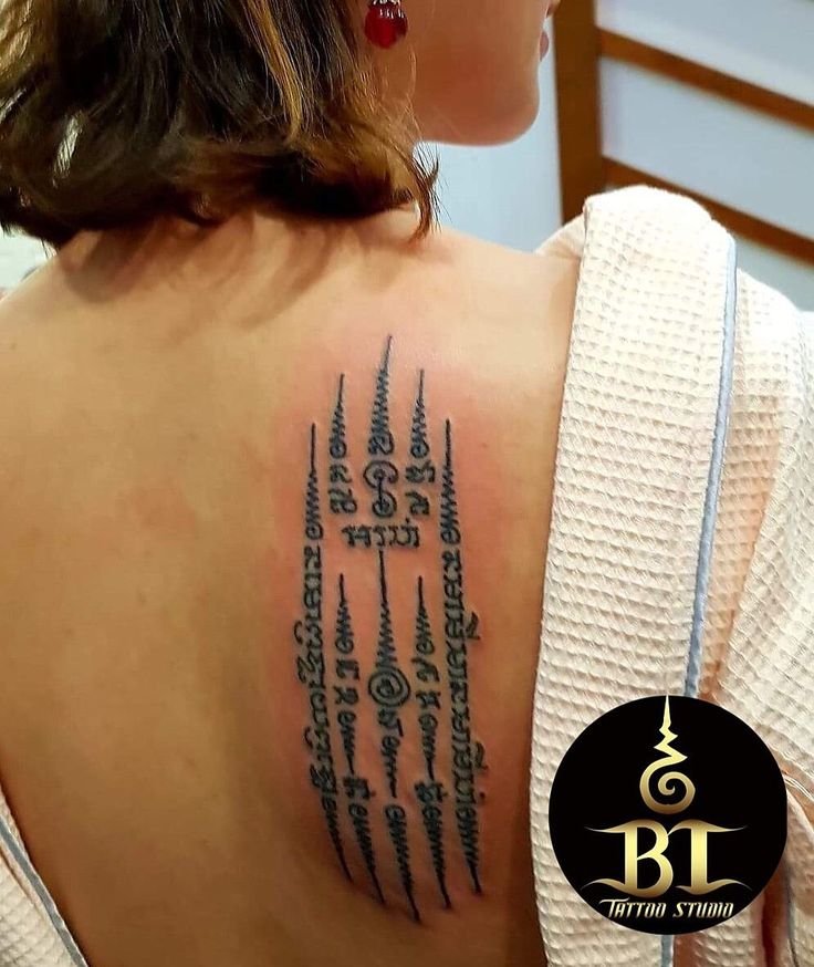 tattoo chữ khmer siêu đẹp ở lưng