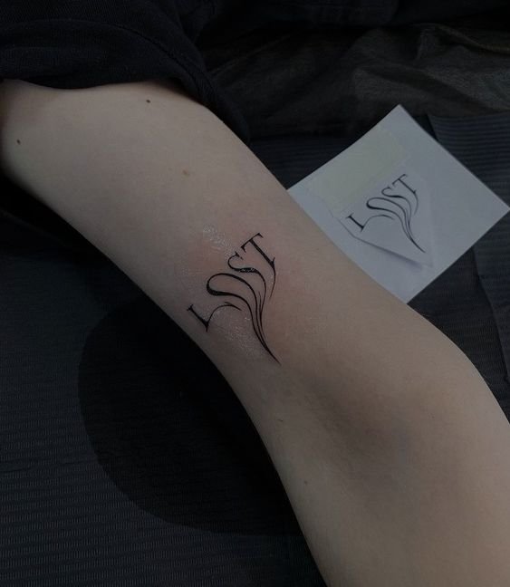 tattoo chữ mini nghệ thuật hình lốc xoáy