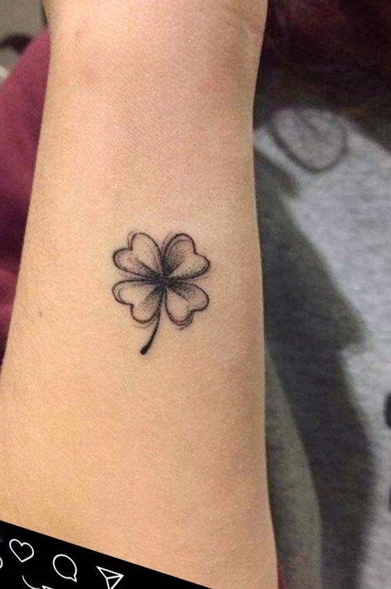 tattoo cỏ 4 lá nét chì cực đẹp