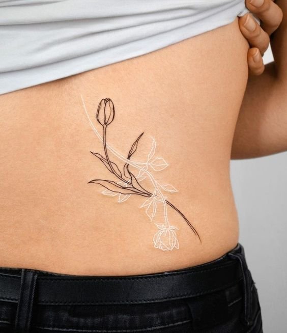 tattoo đen trắng mang vẻ đẹp cổ điển và đơn giản