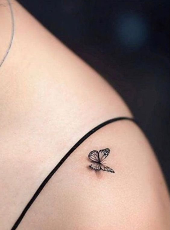 tattoo hình con bướm đen trên vai có ý nghĩa cho nữ