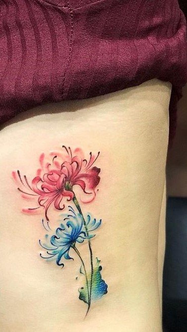 tattoo hình hoa bỉ ngạn cực xinh cho khách nữ