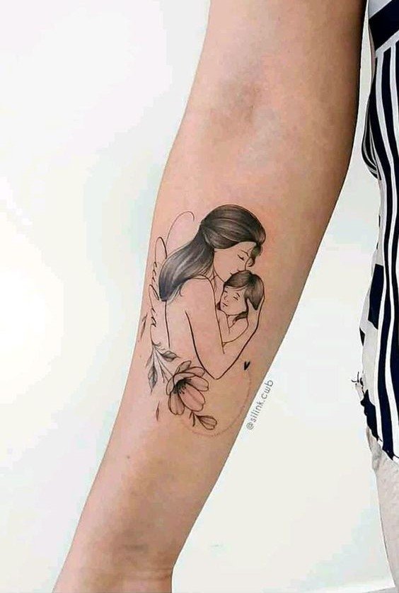 tattoo hình xăm mini mẹ bồng con nghệ thuật