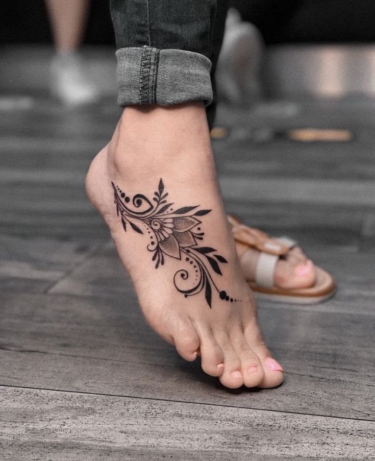 Tattoo hoa đầy duyên dáng